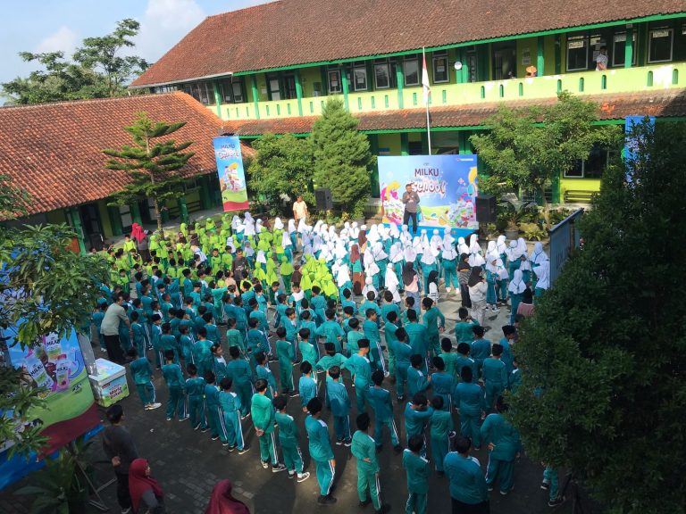 Keceriaan Kegiatan SAHABAT di MIN 2 Magelang, Hadirkan Kemeriahan MILKU Fun School dan Susu Gratis