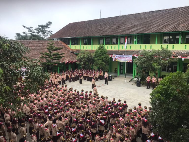 Peringati Hari Pramuka ke-65, MIN 2 Magelang Gelar Upacara Bendera Penuh Kemeriahan dan Kebahagiaan