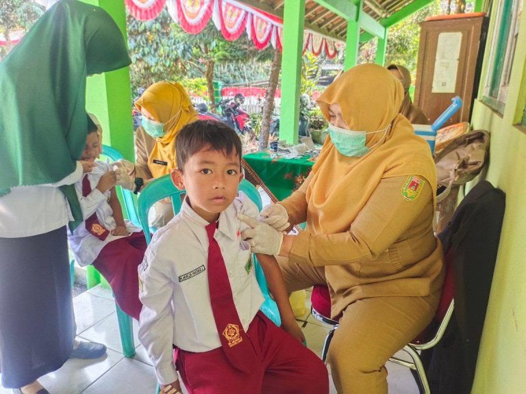Sukseskan BIAS, Puskesmas Secang 1 Gelar Imunisasi DT/TD dan HPV di MIN 2 Magelang